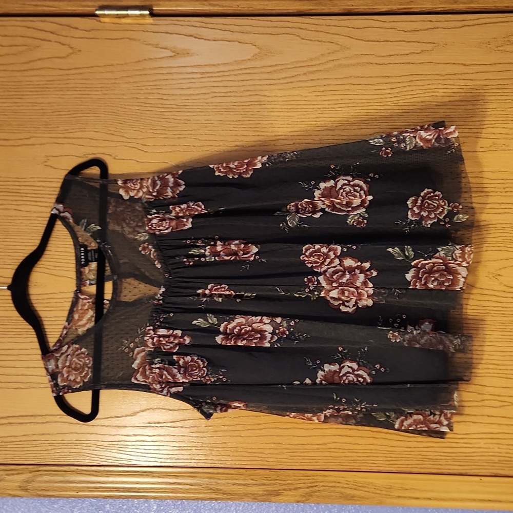 Floral lace like tank top